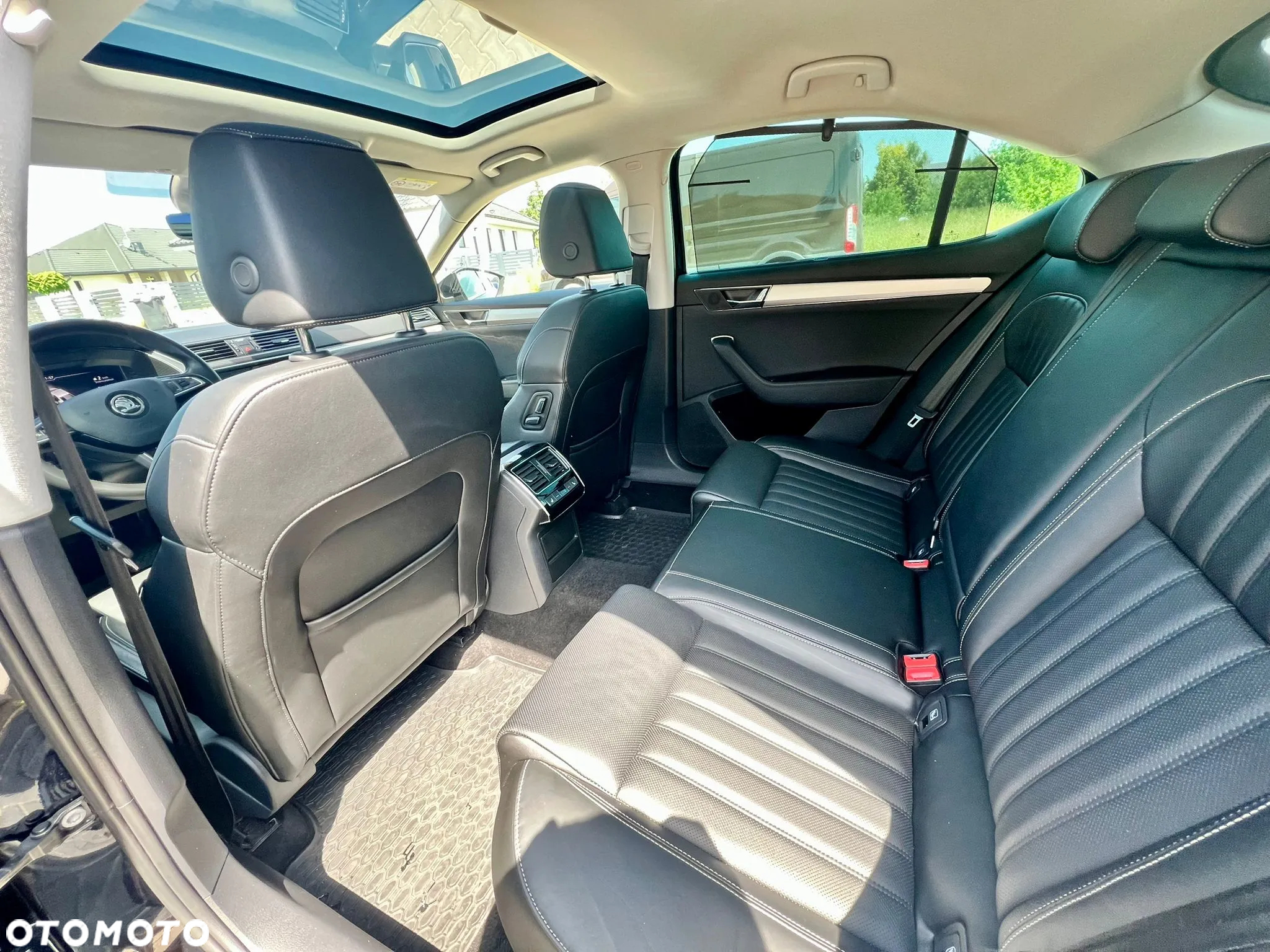 Skoda Superb 2.0 TDI L&K DSG - 26