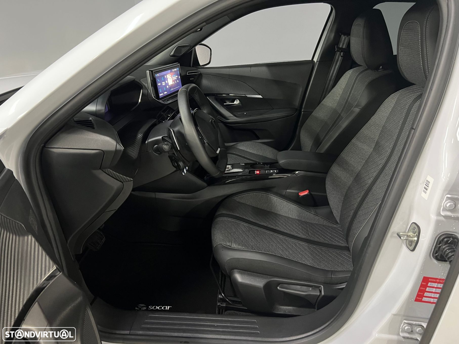 Peugeot 2008 1.2 PureTech Allure Pack EAT8 - 14