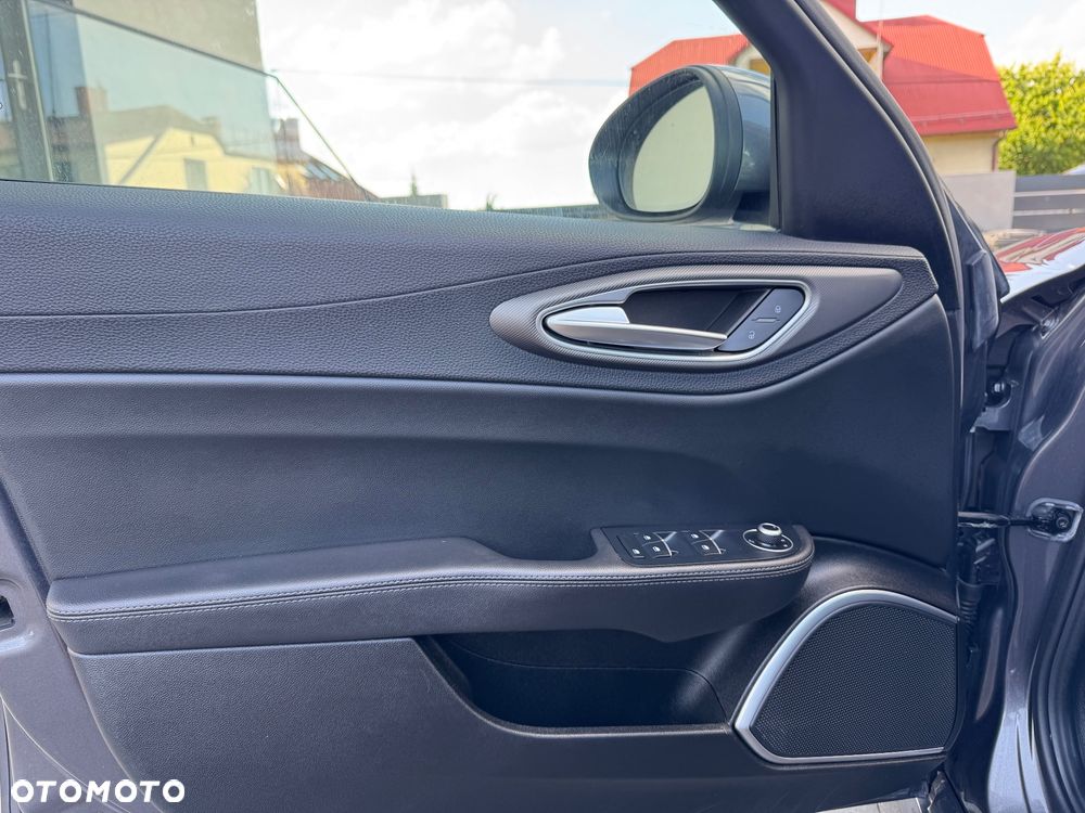Alfa Romeo Giulia 2.2 AT8 Super - 15