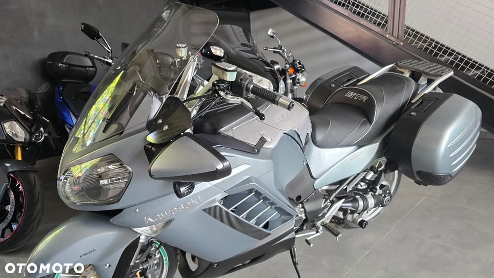 Kawasaki GTR - 4
