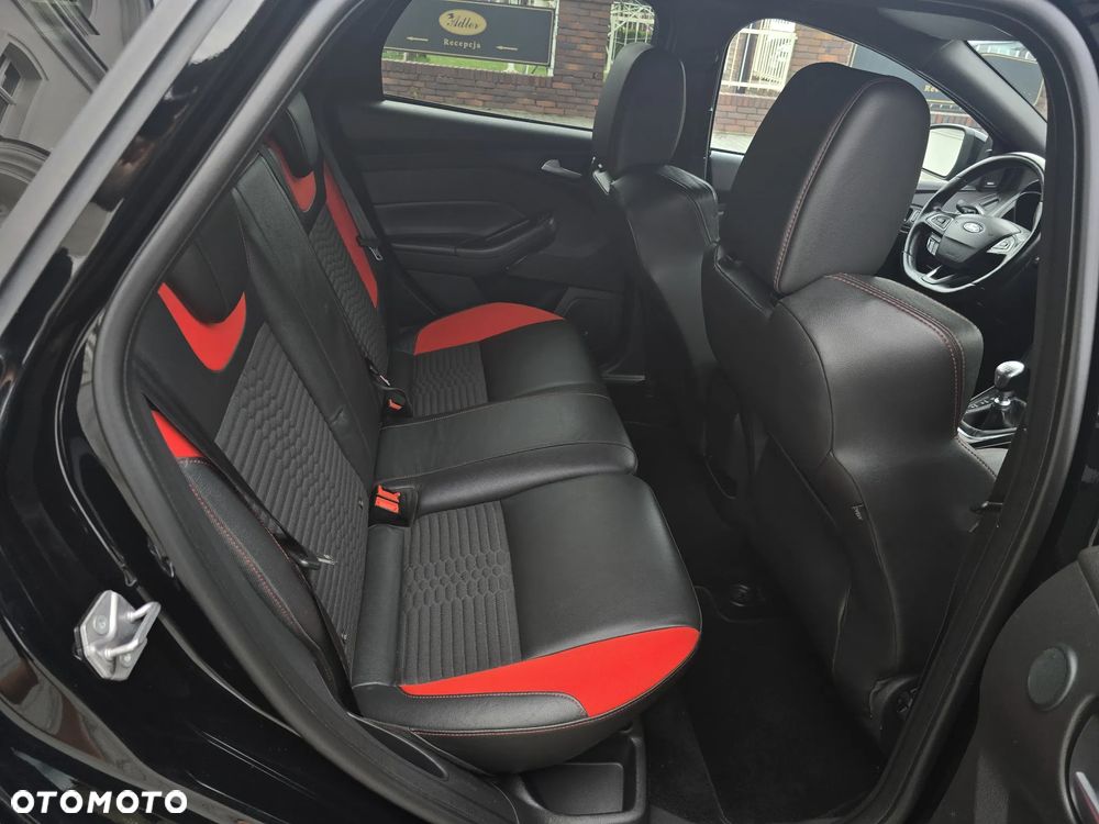Ford Focus 2.0 EcoBoost ST mit Leder-Exclusiv-Paket - 18