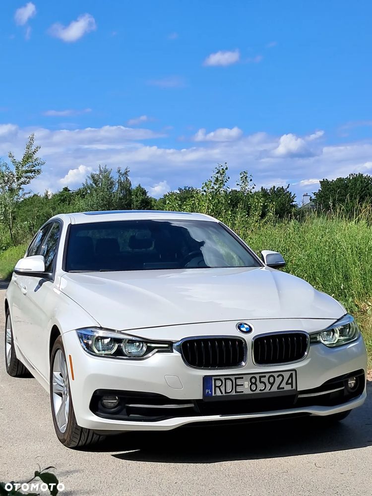 BMW Seria 3 330i - 25