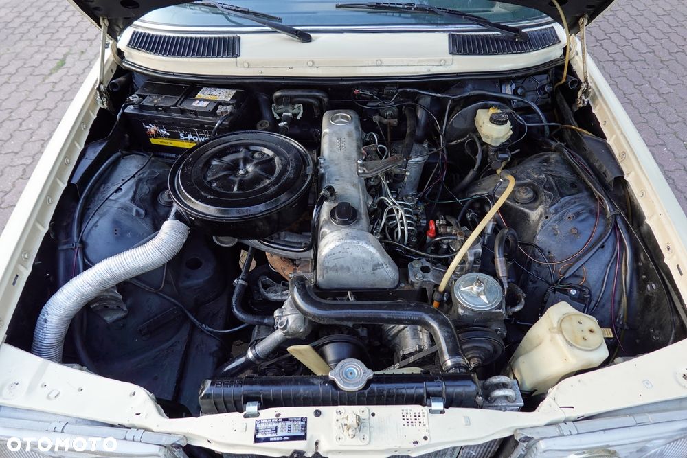 Mercedes-Benz W123 - 32