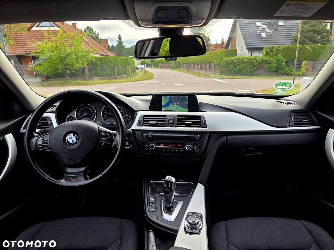 BMW Seria 3 320d DPF Touring - 12