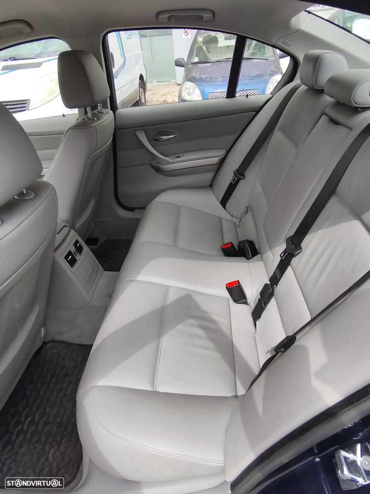 BMW 320 d — fotografia 8