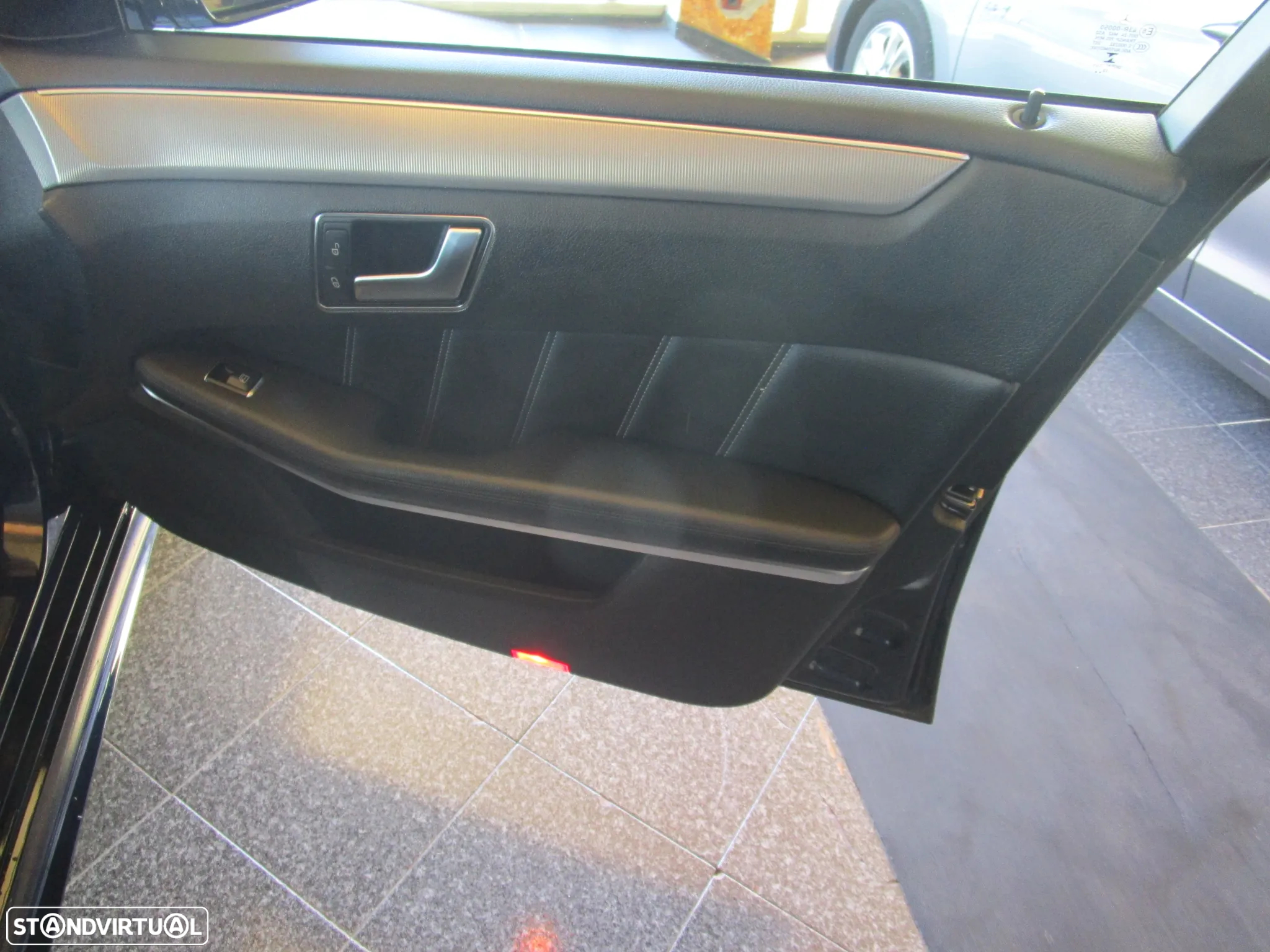 Mercedes-Benz E 300 Bluetec Hybrid Avantgarde - 14