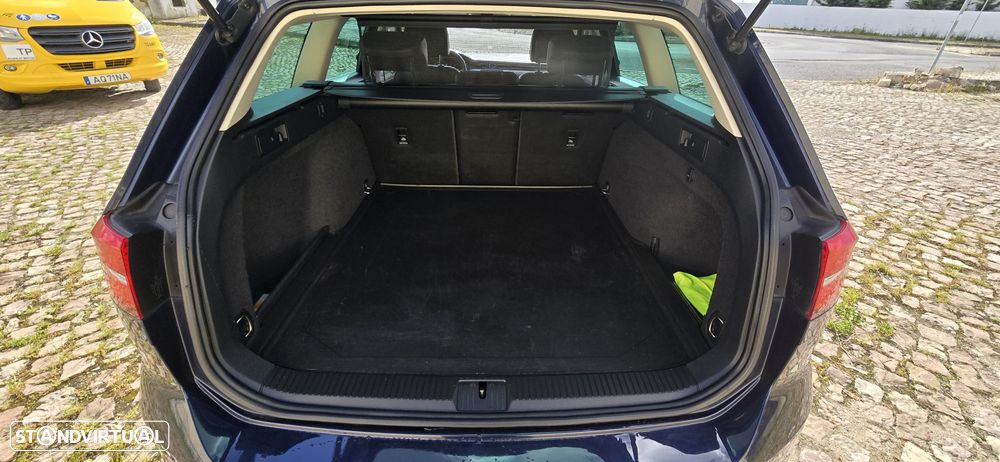 VW Passat Variant 2.0 TDi Highline - 14
