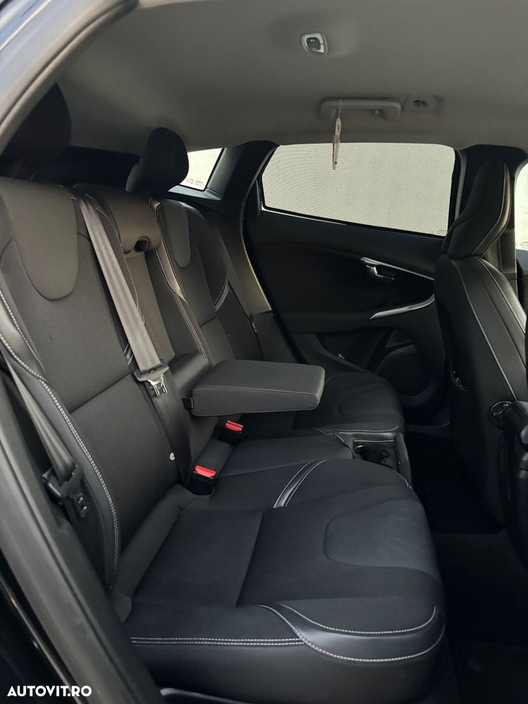 Volvo V40 D4 Momentum - 27