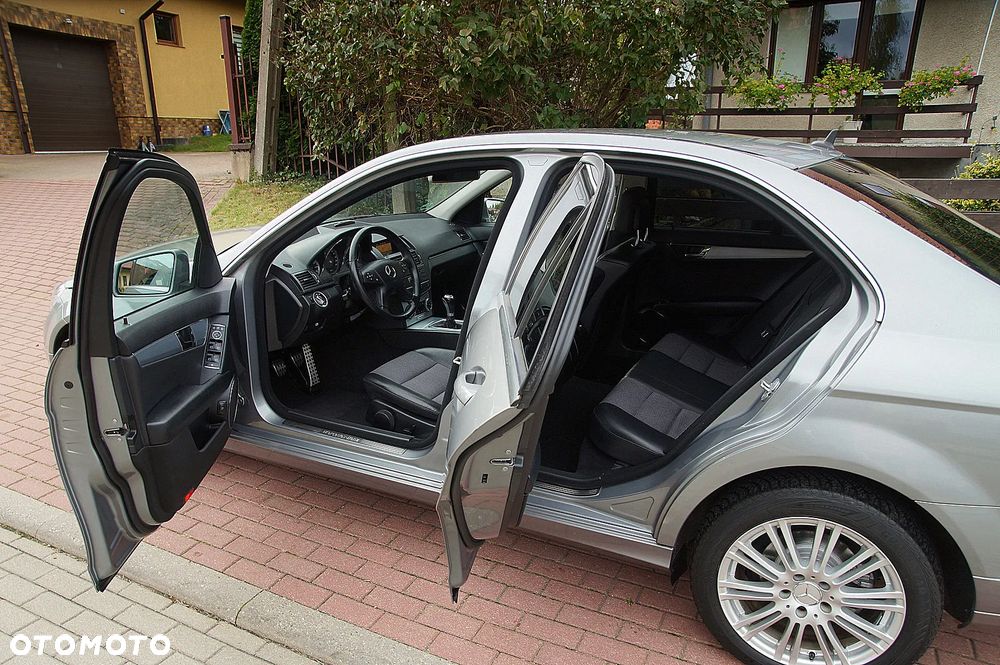 Mercedes-Benz Klasa C 180 CGI BlueEff Avantgarde - 19