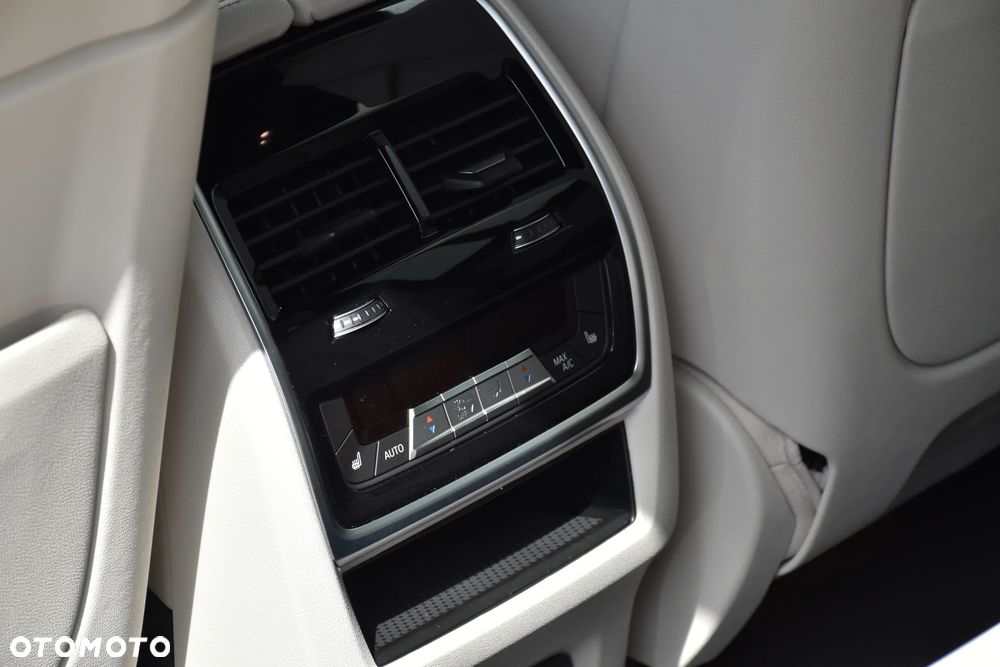 BMW X7 M60i xDrive mHEV sport - 32