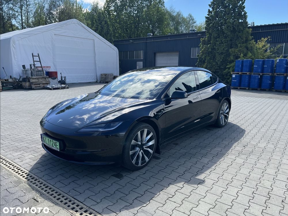 Tesla Model 3 - 1