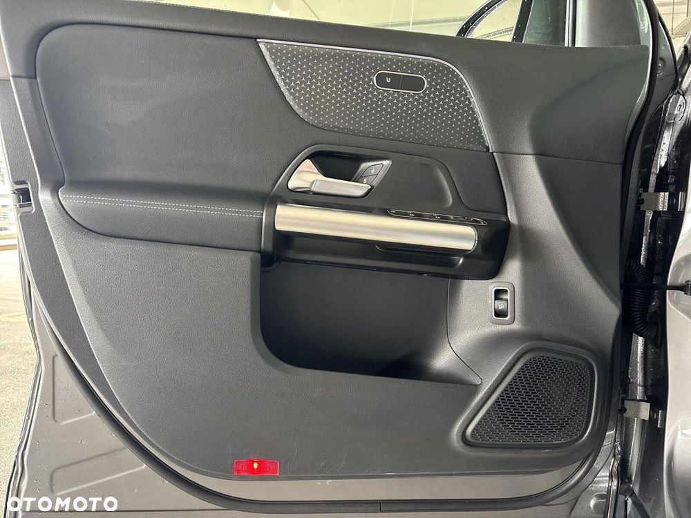 Mercedes-Benz GLA - 16