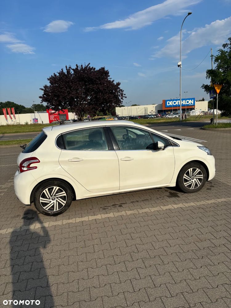 Peugeot 208 - 4