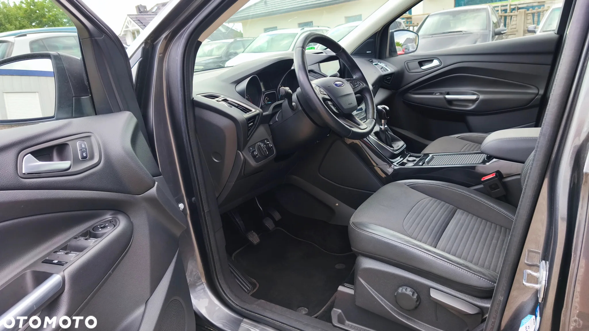 Ford Kuga 1.5 EcoBoost 2x4 Titanium - 15