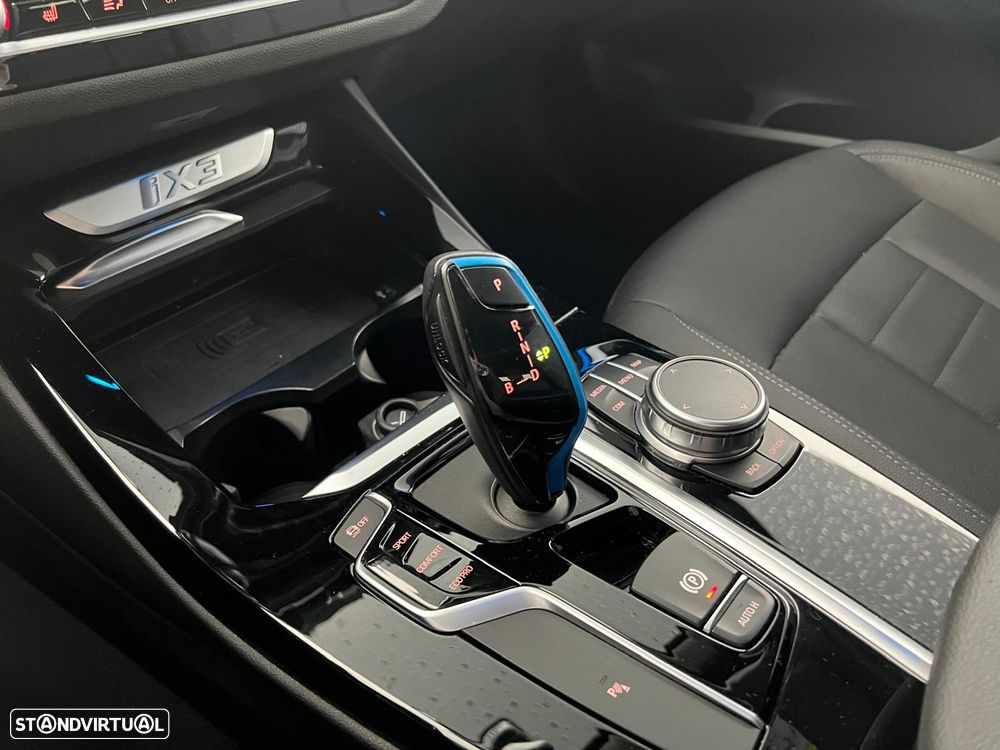 BMW iX3 - 24