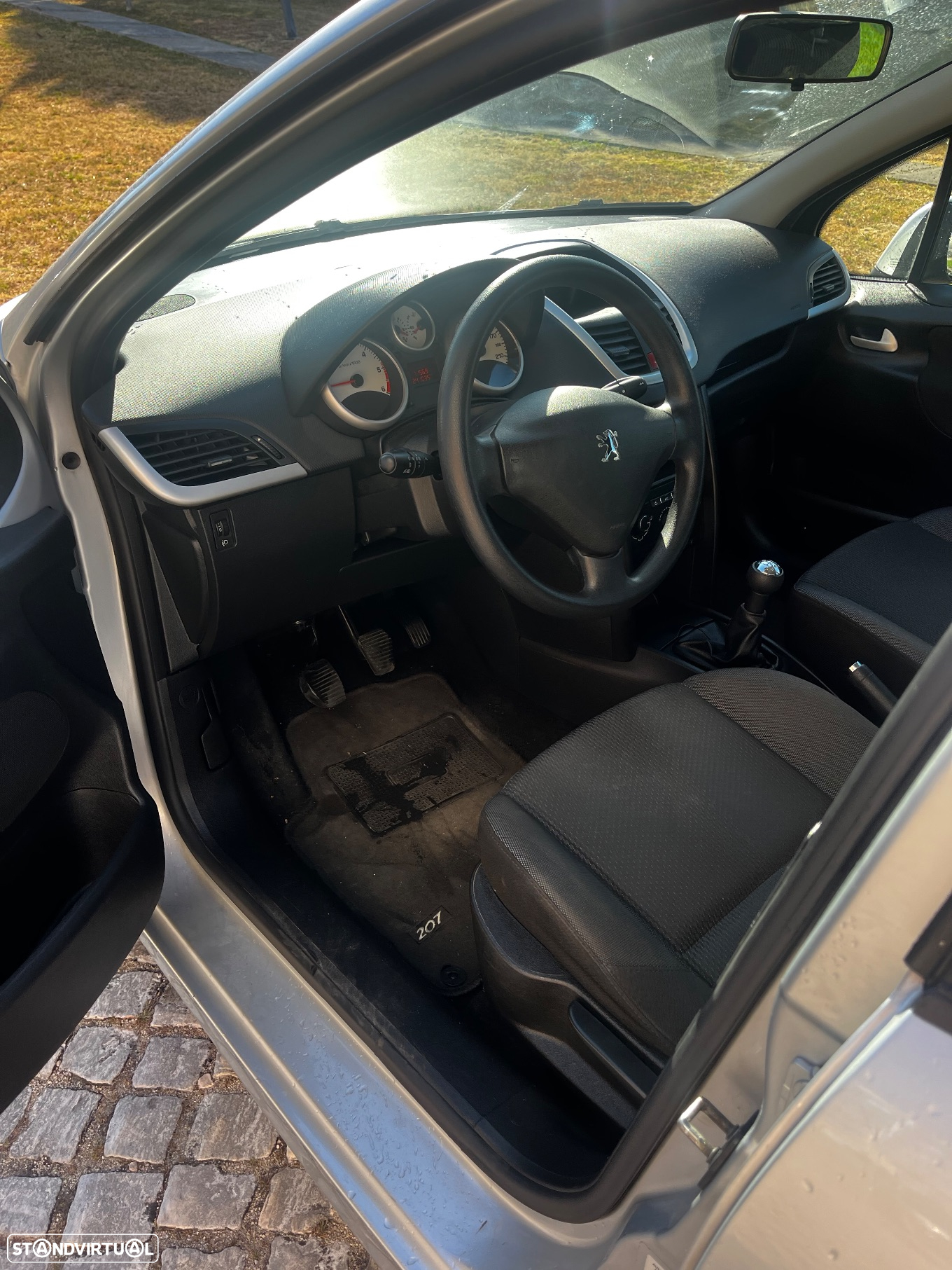 Peugeot 207 1.4 HDi Premium - 16