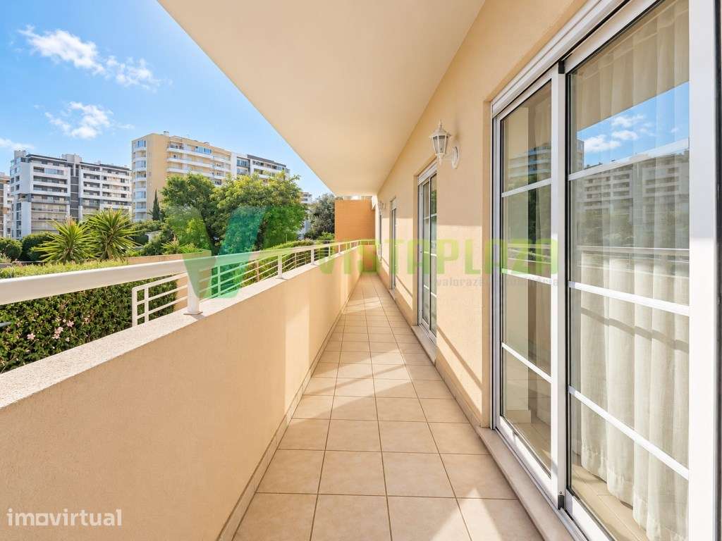 Apartamento T2 com Piscina, garagem e arrecadação, no Rotunda Park,... - Grande imagem: 3/23