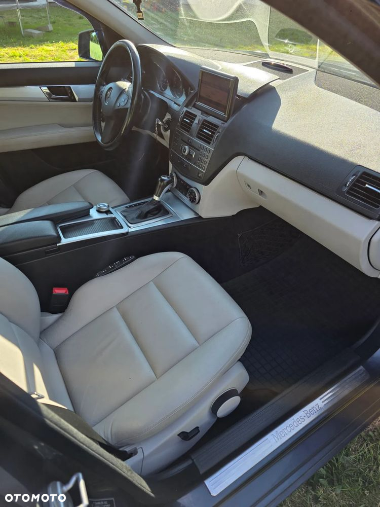 Mercedes-Benz Klasa C 250 CDI BlueEff Avantgarde 4-Matic - 13