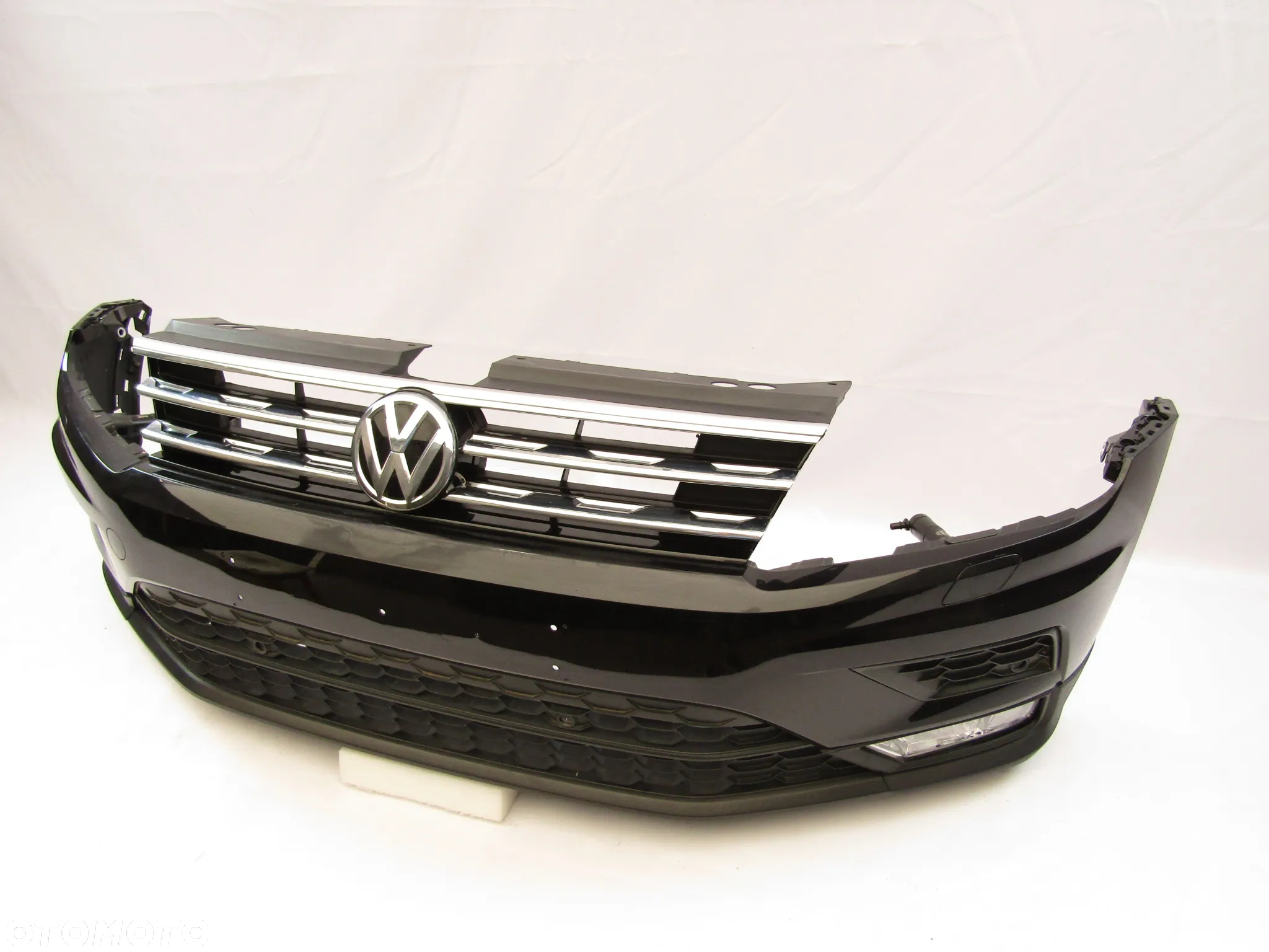 Zderzak przedni VW Tiguan 5NA 16 - 20 Sprysk. / Pdc-4 Lakier LC9X - 11