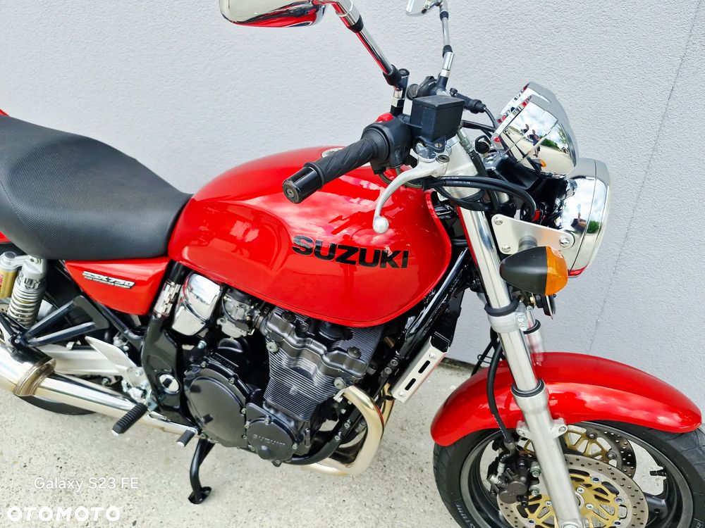 Suzuki GSX - 21