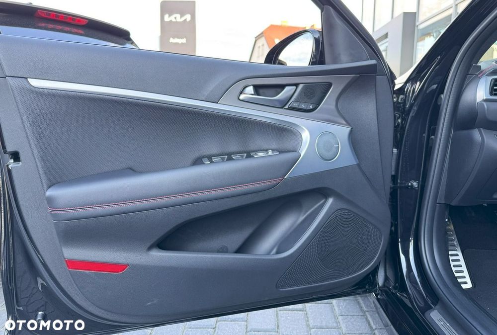 Genesis G70 - 11