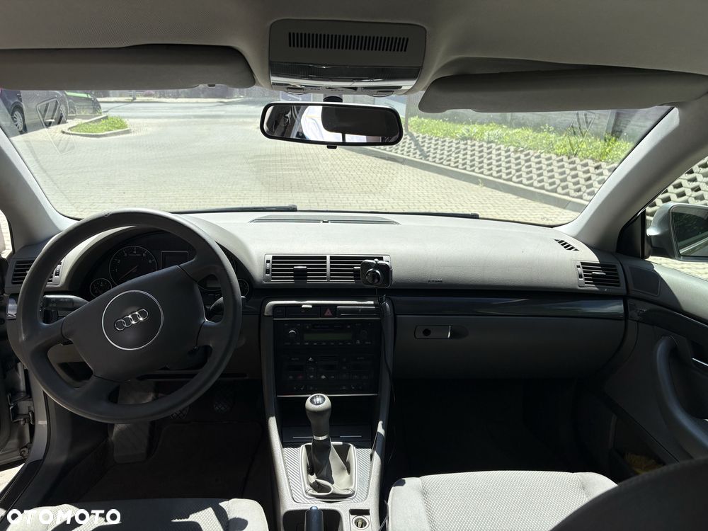 Audi A4 Limousine - 8