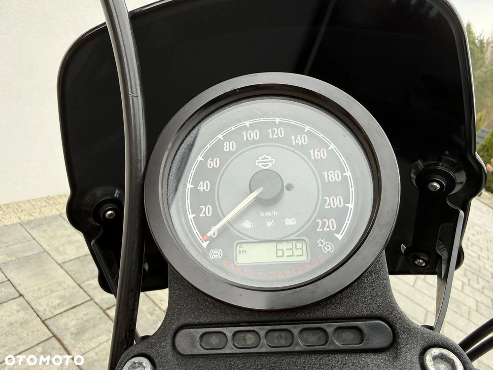 Harley-Davidson Sportster Iron 883 - 16