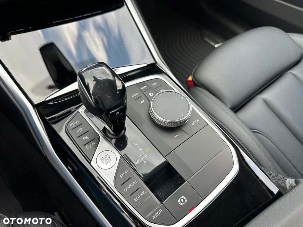 BMW Seria 3 320d xDrive - 13