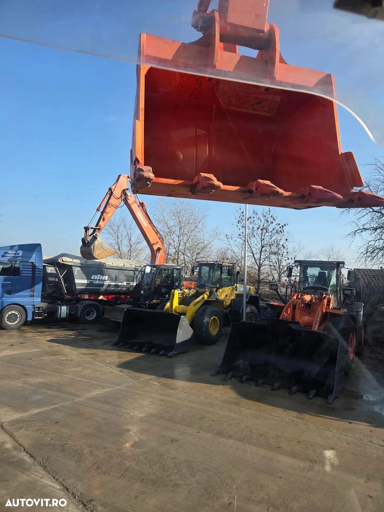 Hitachi ZX250LC-6, 2020, 4.294h, 28t, cupa NOUA 1,55mc, lant 95% bun doar 136h mars, Consum mediu 11l/h, 3 pompe hidr HITACHI, produs in JAPOANIA, inst picon pe brate, camera spate si laterale, Ad sapare 7,5m, posibil leasing, CA NOU-PROMOTIE 106.900 Eur - 8