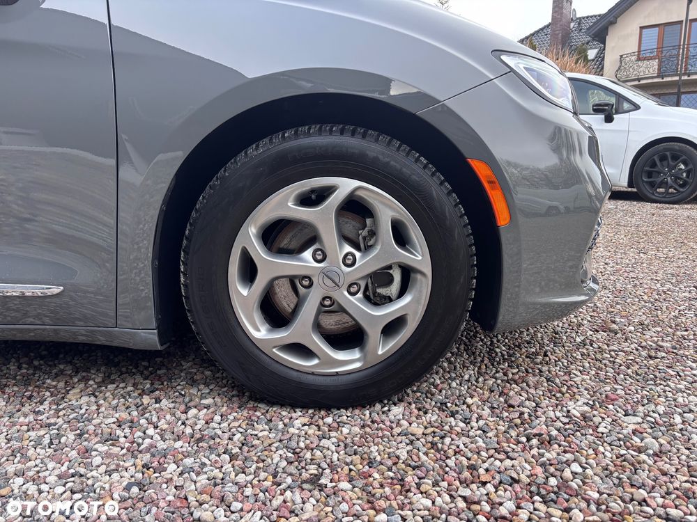 Chrysler Pacifica - 3