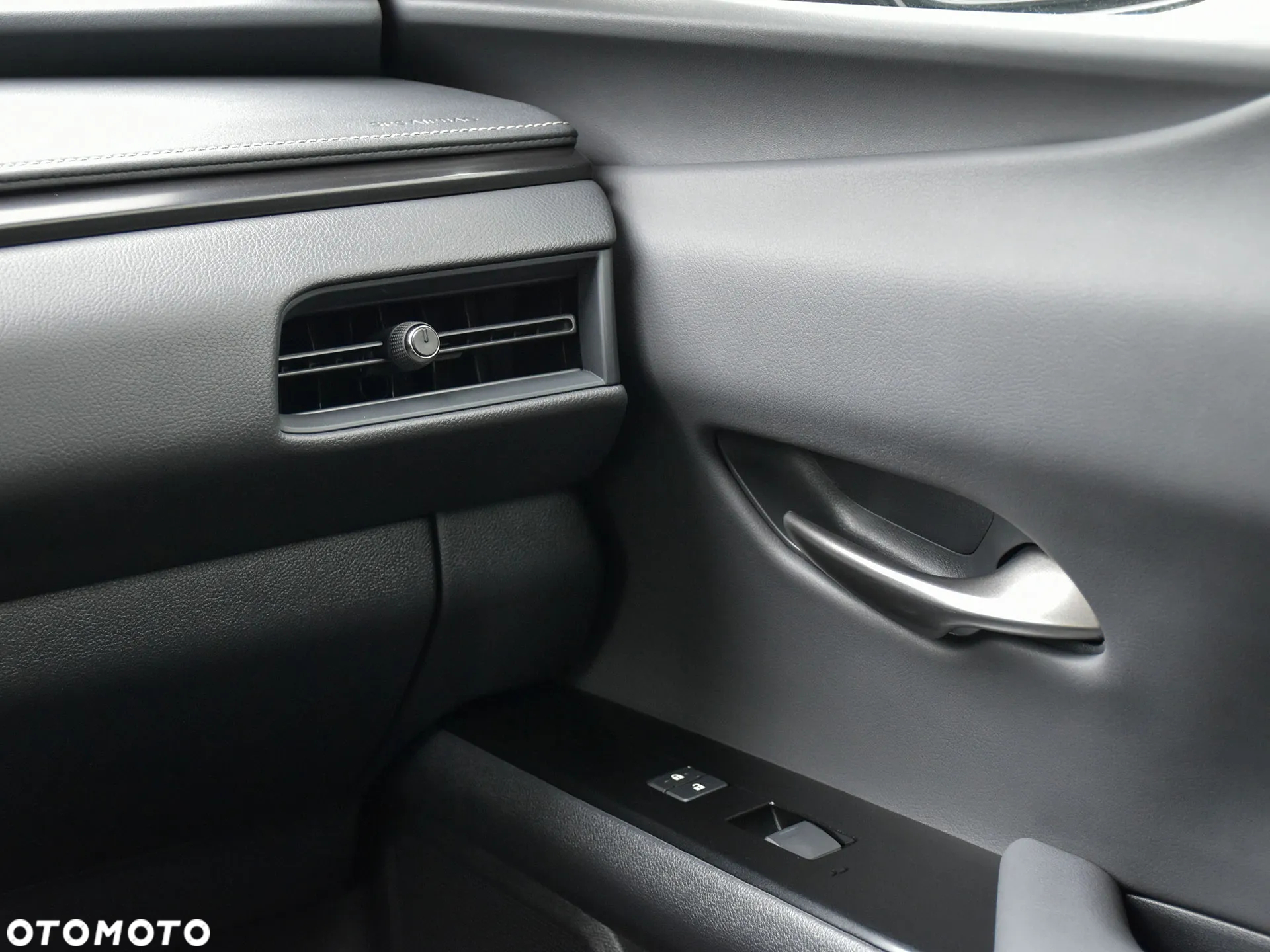 Lexus UX 200 GPF Business 2WD - 27
