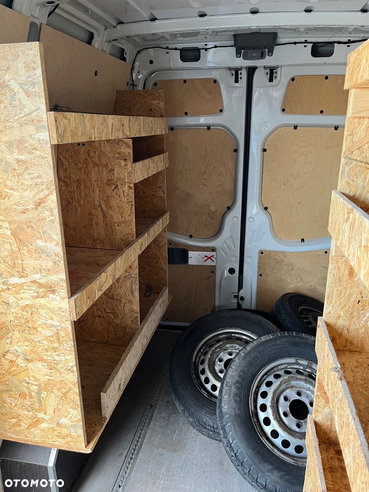 Mercedes-Benz Sprinter - 25