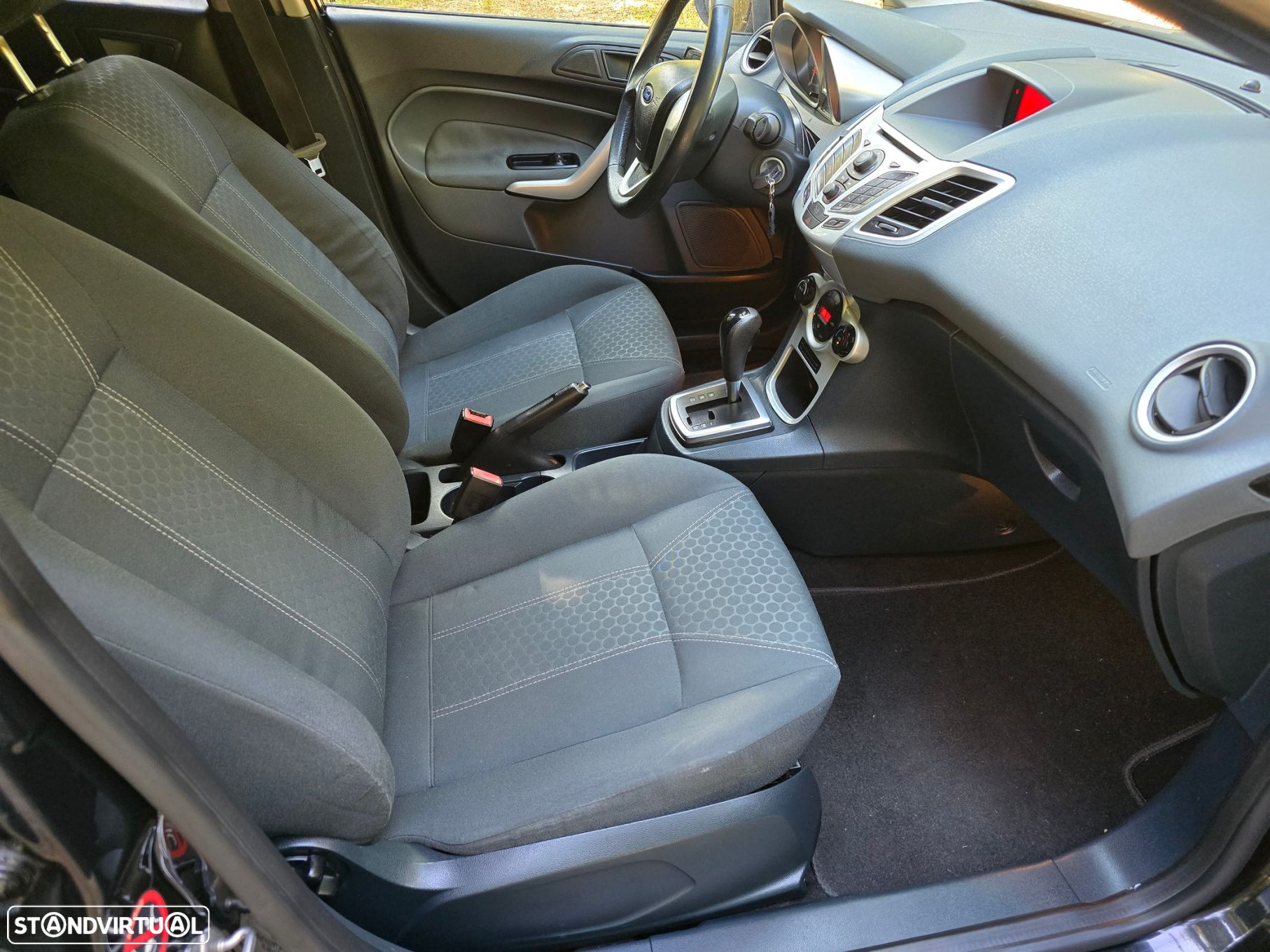 Ford Fiesta 1.4 Titanium Aut. - 24