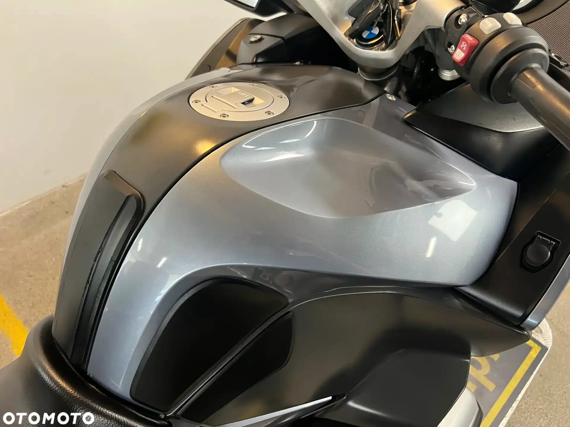 BMW R - 12