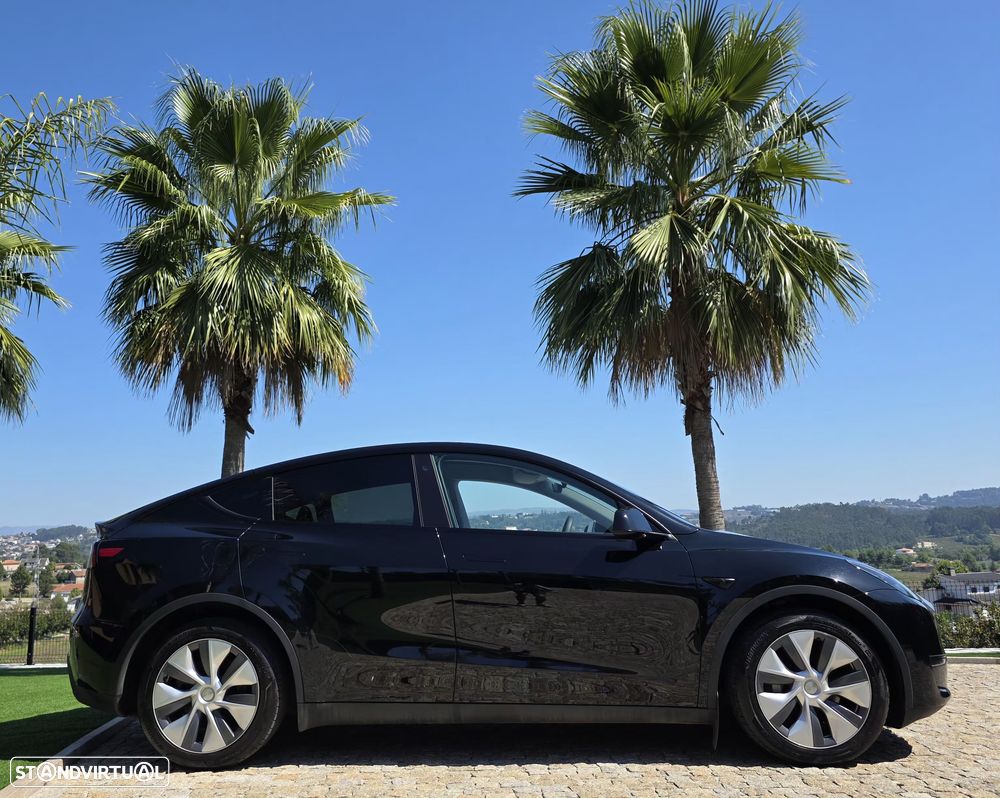 Tesla Model Y Long Range Dual Motor AWD - 14
