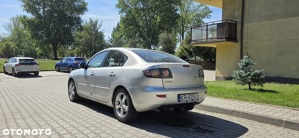Mazda 3 1.6 Active + - 4