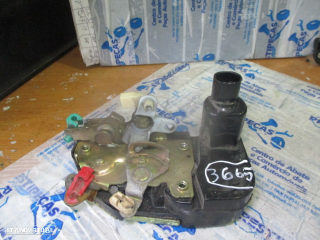 Fecho FEC3665 CHRYSLER VOYAGER 1999 Td 2 PINOS - 2