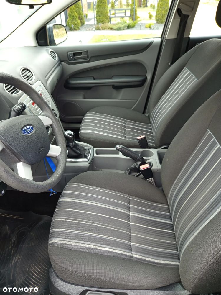 Ford Focus 1.4 Ambiente - 4