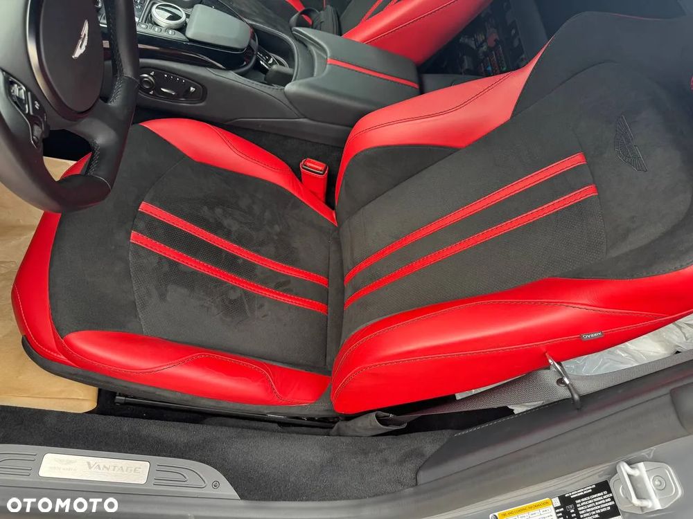 Aston Martin Vantage - 7