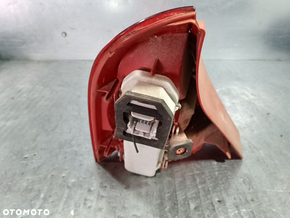 LAMPA TYLNA PRAWA RENAULT CLIO II LIFT 8200071414 HATCHBACK - 4