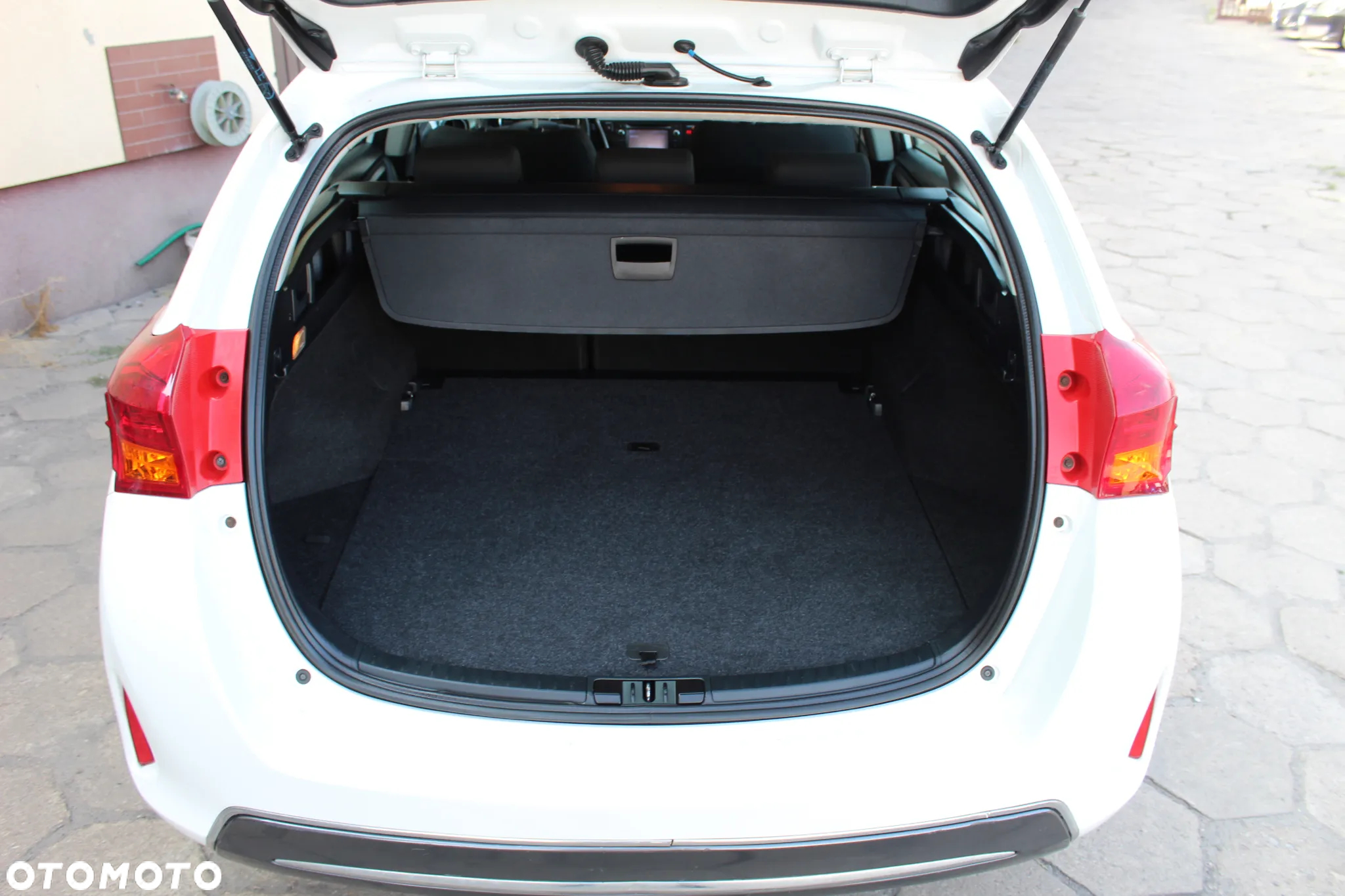 Toyota Auris 1.8 VVT-i Hybrid Automatik Touring Sports Design Edition - 29