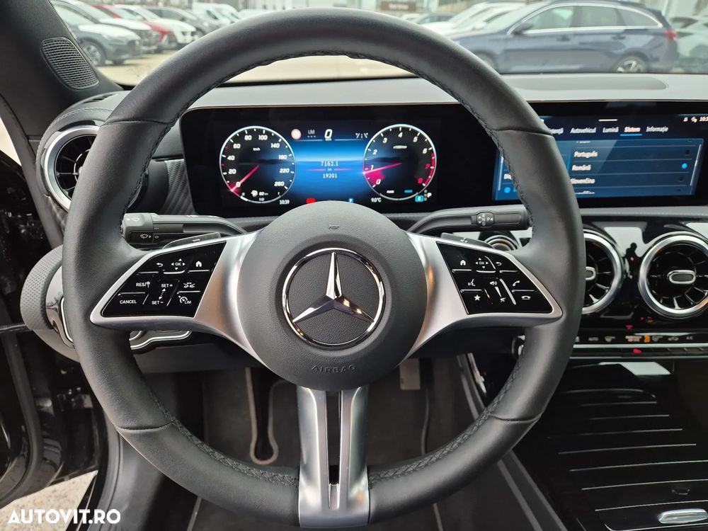 Mercedes-Benz CLA 180 7G-DCT - 12
