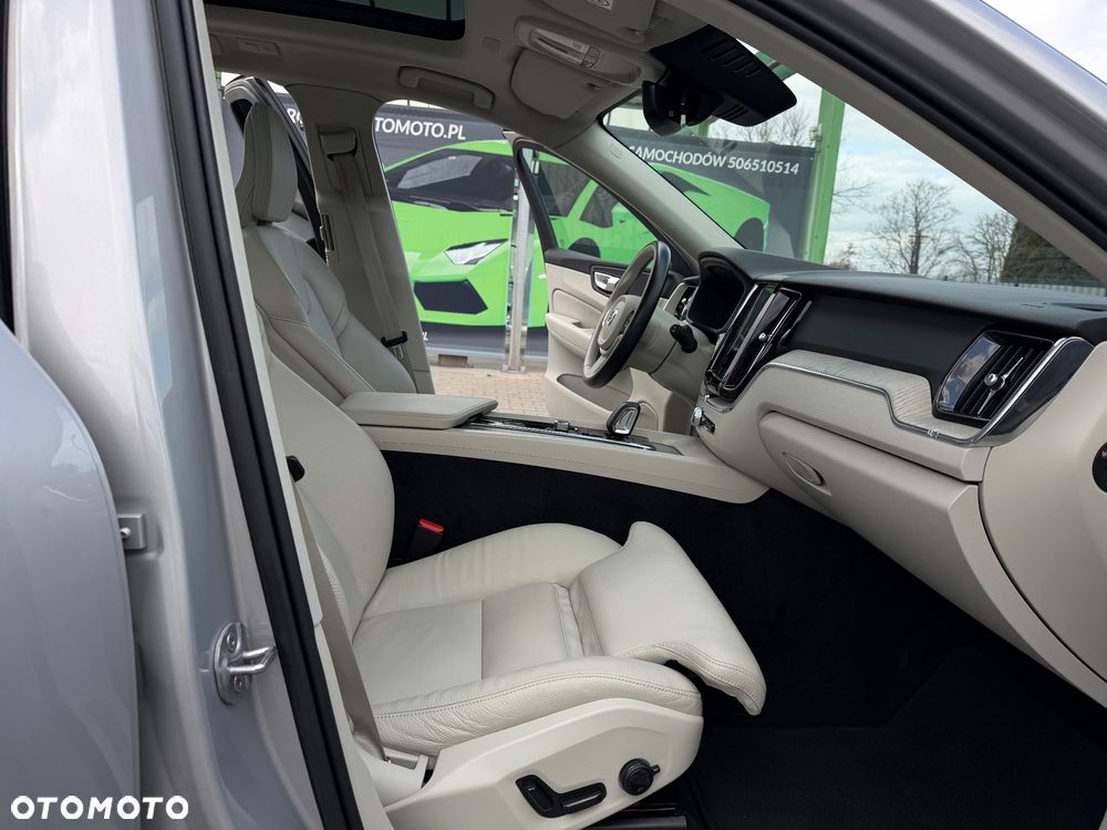 Volvo XC 60 B4 D Plus Dark - 36