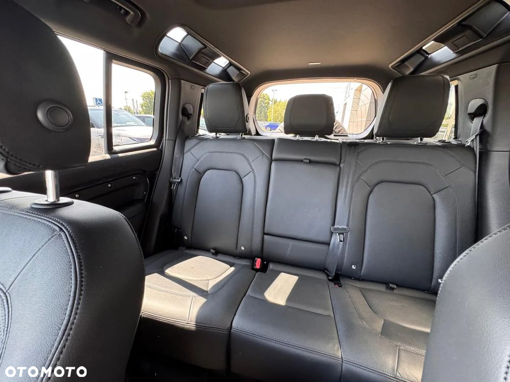 Land Rover Defender - 10