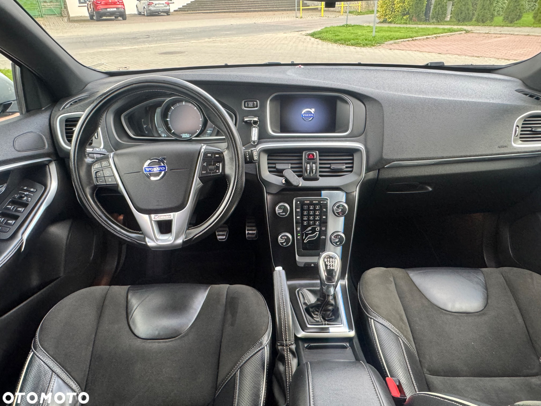 Volvo V40 D2 R-Design - 5
