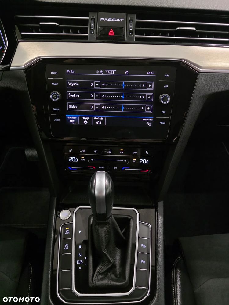 Volkswagen Passat - 13