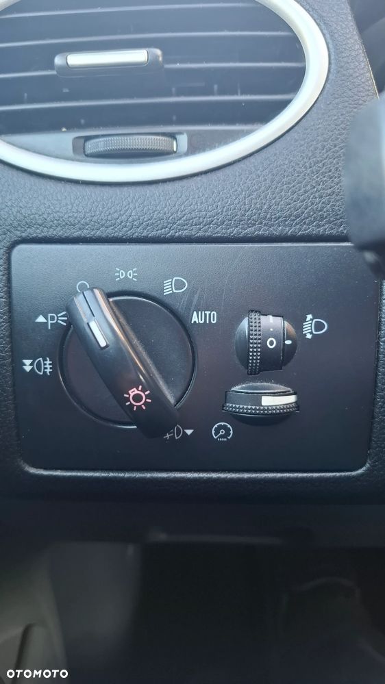 Ford Focus 2.0 TDCi DPF Titanium - 9