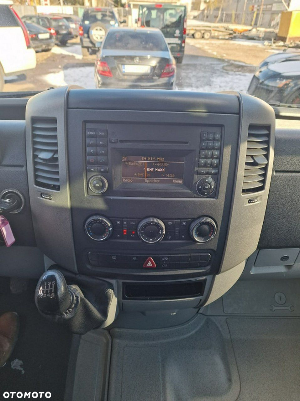 Mercedes-Benz Sprinter - 13