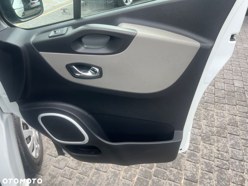 Renault Trafic - 25