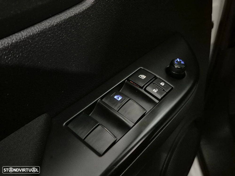 Toyota Hilux 2.4D-4D 4X4 | GARANTIA | NACIONAL - 3 LUG - 2020 - 20